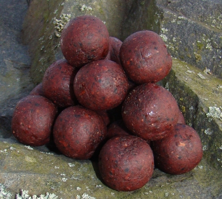 Hot. boilie Isis 100 g (lesní plody/humr)