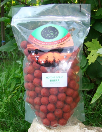 Hotové boilie Tibera (višeň/koření) 1 kg