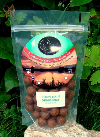 Boilie D�monika 300 g (olihe�/chilli)
