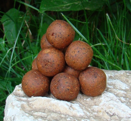 Boilie Démonika 2,5 kg (oliheň/chilli)